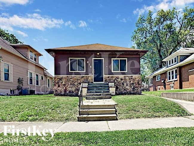 Photo - 615 Clement St House