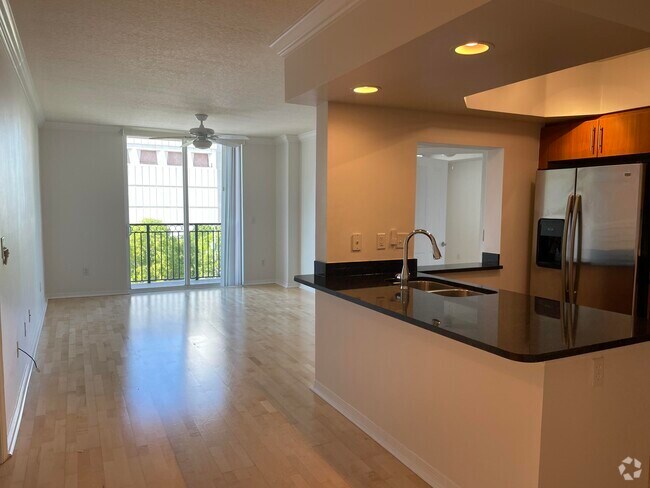 Building Photo - 600 S Dixie Hwy Unit 515 Rental