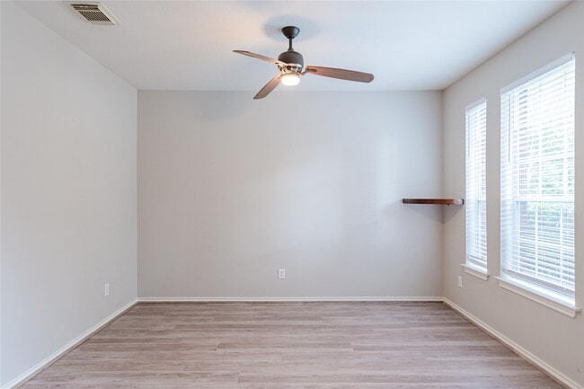 Photo - 119 S Merryweather Cir