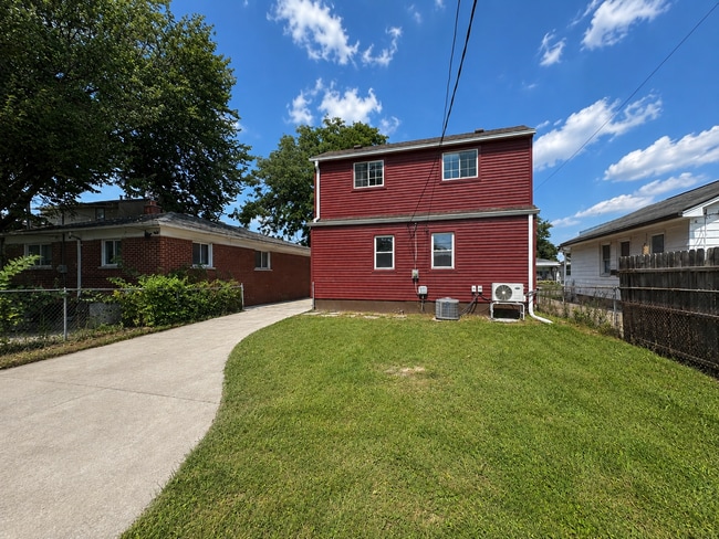 Photo - 1773 Russell Ave