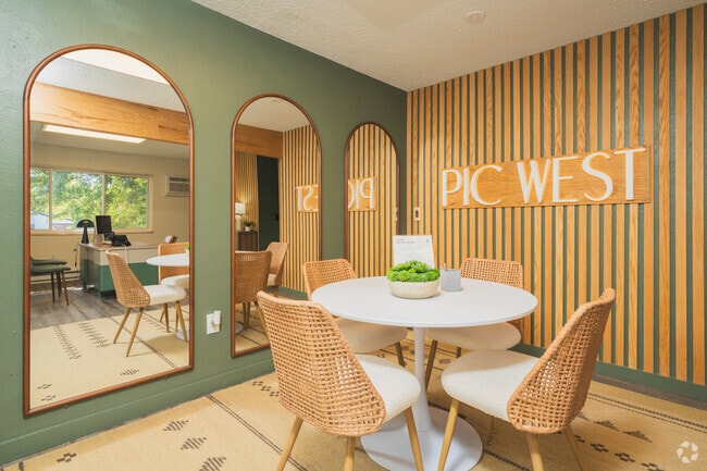 Lobby - Piccadilly West