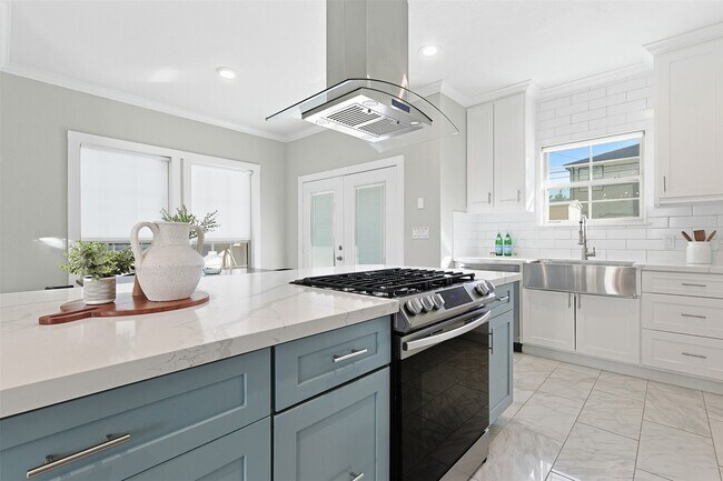 Photo - 514 E 29th St House