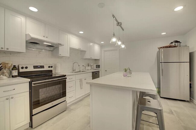 Photo - 8602 Ravenna Ave NE