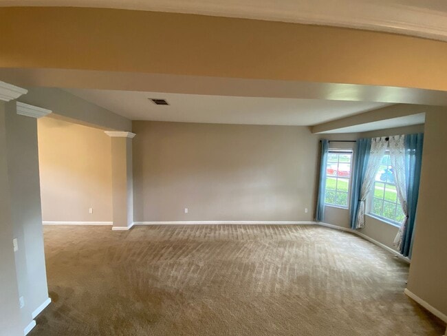 Photo - Spacious 4 Bedroom, 2.5 Bath Home in Hunti...