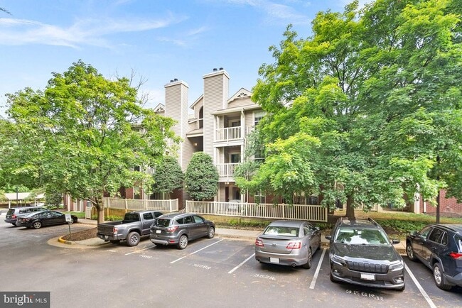 Building Photo - 1725 Ascot Way Unit 1725D Rental