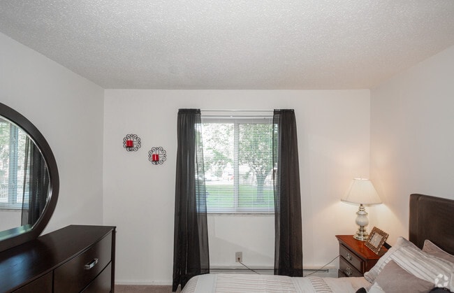 1BR, 1BA - 504 SF