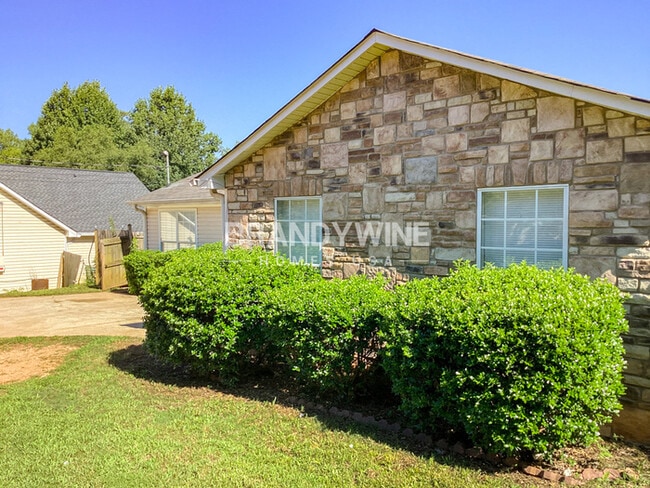 Photo - 630 Morrow Rd