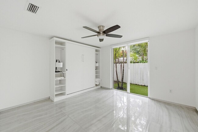 Photo - 714 NE 14th Ave Unidad 3 Bedroom Condo for Rent