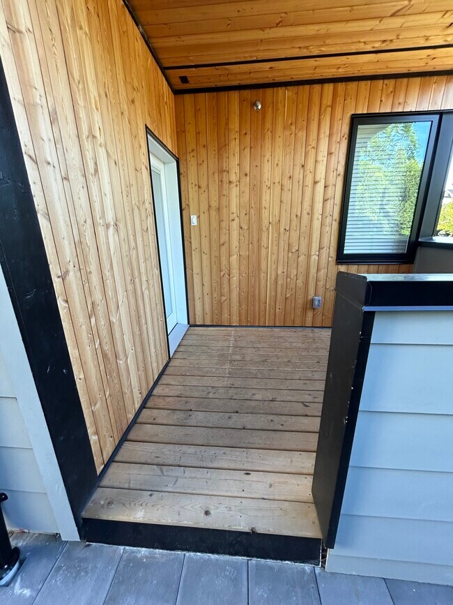 Photo - 240 4th St W