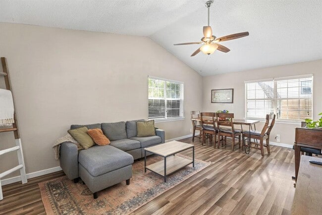 Photo - 11004 Elm St