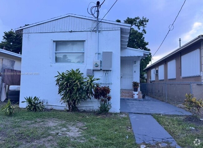 Building Photo - 1541 NW 70th St Rental