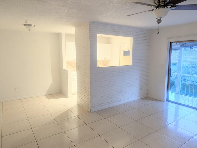 Photo - 20400 NW 7th Ave Unidad 202
