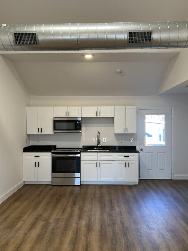 320 S 4th St