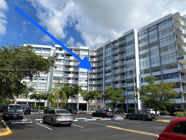 Building Photo - 1300 NE Miami Gardens Dr Unit 701E