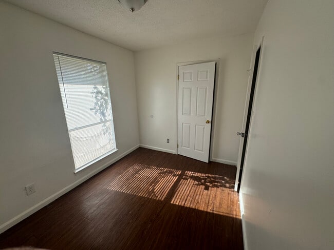 Photo - 6049 Eric Ln