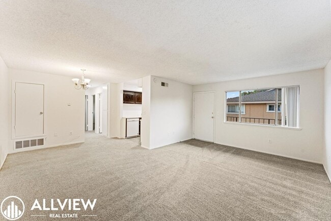 Building Photo - Charming 2-Bedroom Home Steps from Los Rios District