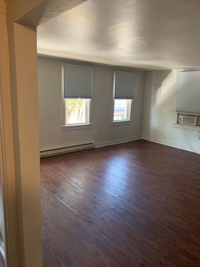 Building Photo - Market Street Commons A Unit 105 - Apt 201