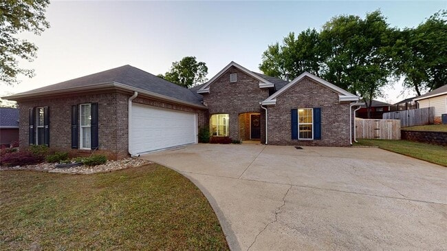 Photo - 1067 E Poplar St