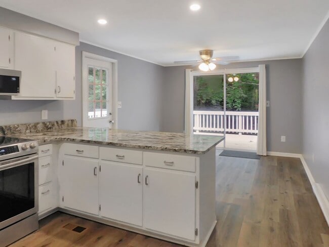 Photo - 4225 Robinson Rd