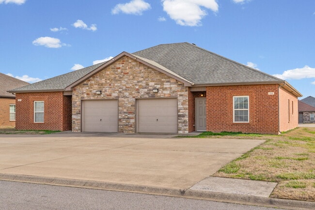 Photo - 109 Holland Dr