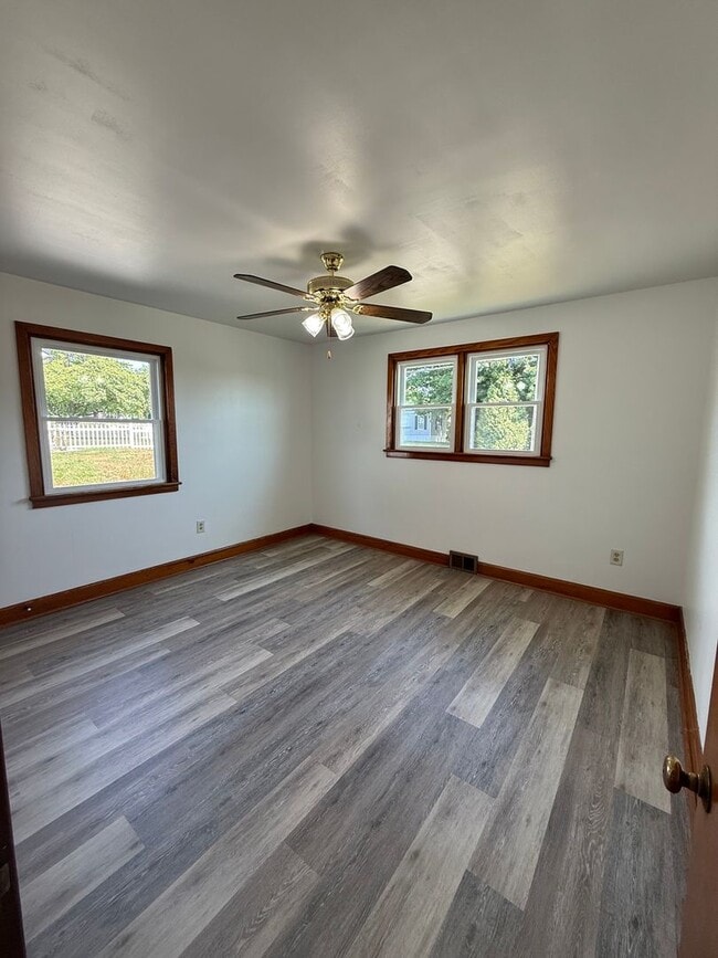 Photo - 1294 Edenville Rd