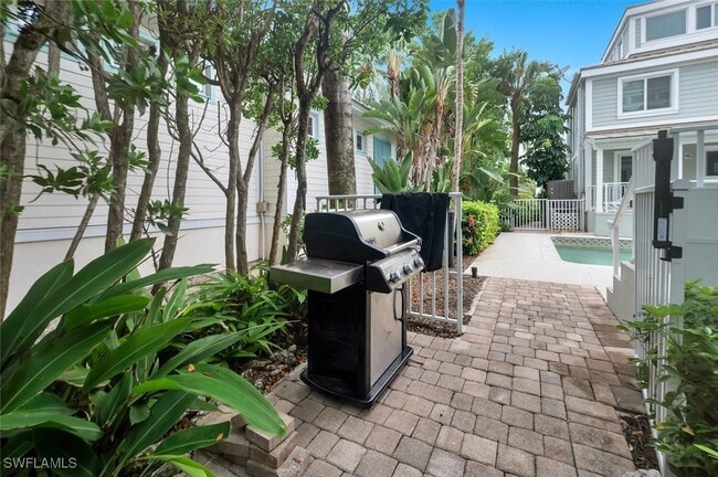 Building Photo - 180 6th Ave S Unit 3