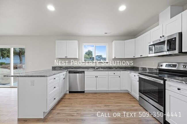 Building Photo - 215 W 1st St Unit 6