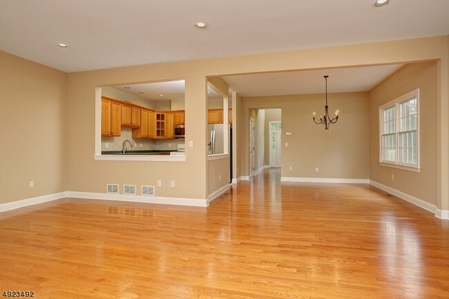 215 Raymound Blvd