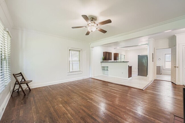 Photo - HAPPY IN HAPEVILLE