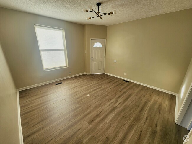 Building Photo - 2808 Iowa Ave Unit 1F Rental