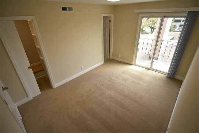 Photo - 3422 Andover St