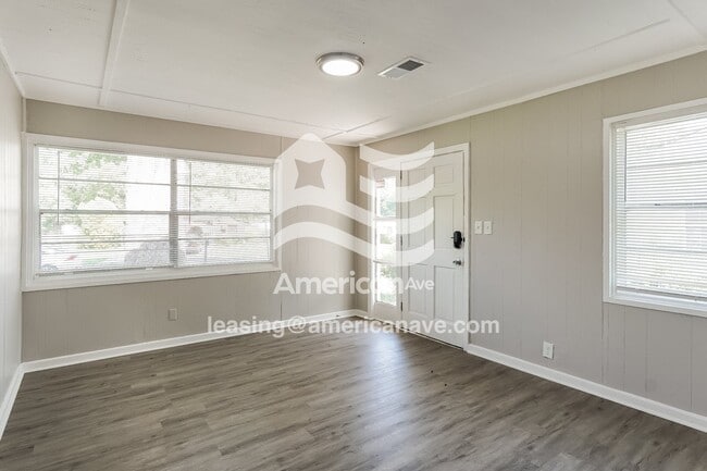 Photo - 105 Livingston Ct