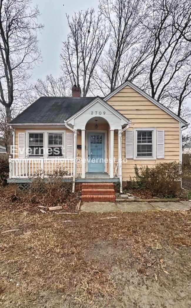 Building Photo - 3 Bed, 1 Bath Home with Fenced Yard / Pet-Friendly / Coming Soon!