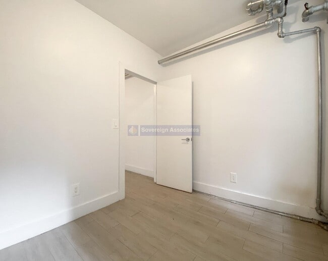 Photo - 22 St Nicholas Pl Unit B3