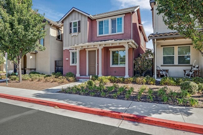 Photo - 210 Stratus Common