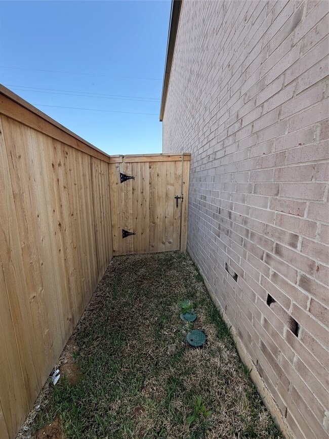 Photo - 16718 Old Wagon Wy