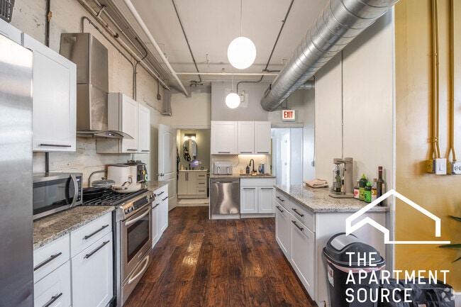 Building Photo - 3953 W Shakespeare Ave Rental