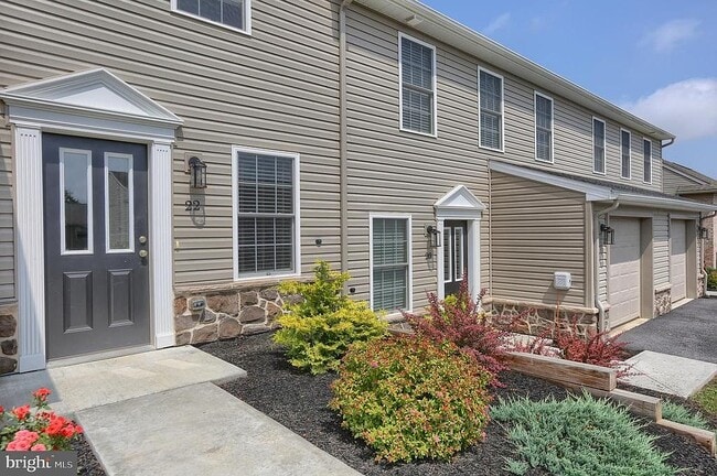 Building Photo - 22 Spring View