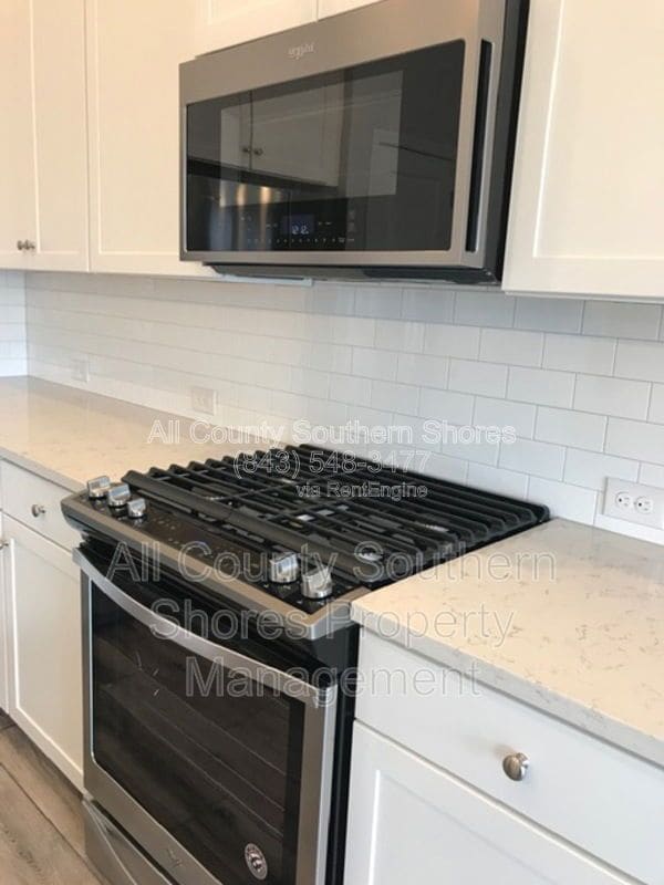 Photo - 877 Devon Estate Ave