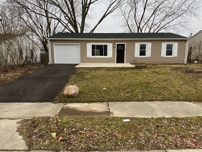 Building Photo - Fully Furnished rental with excellent cent...