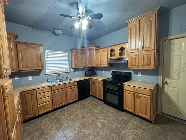 Photo - Beautiful 3 bedroom 2 bathroom home.