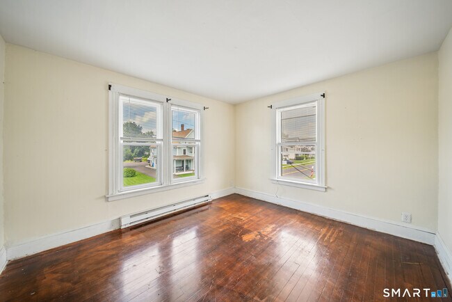 Photo - 143 Divinity St