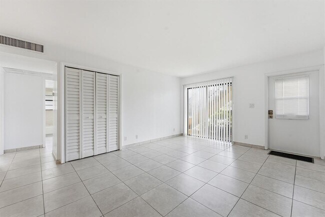 Photo - 2671 Riverside Dr