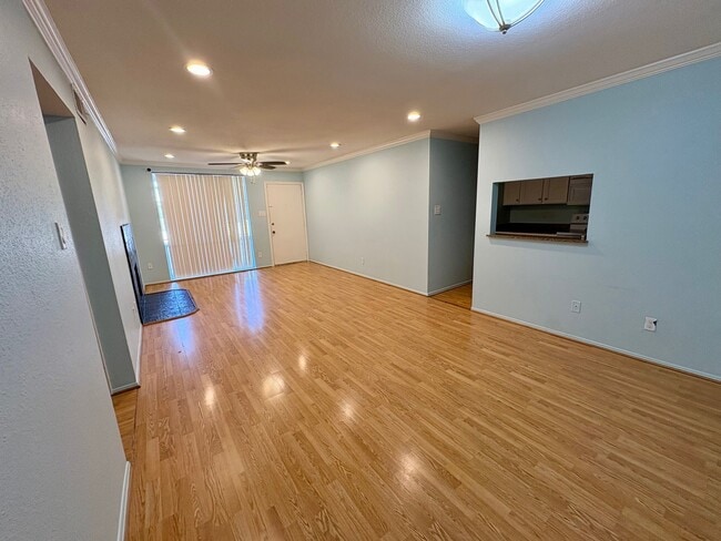 Photo - 4635 Wild Indigo St Unit 503