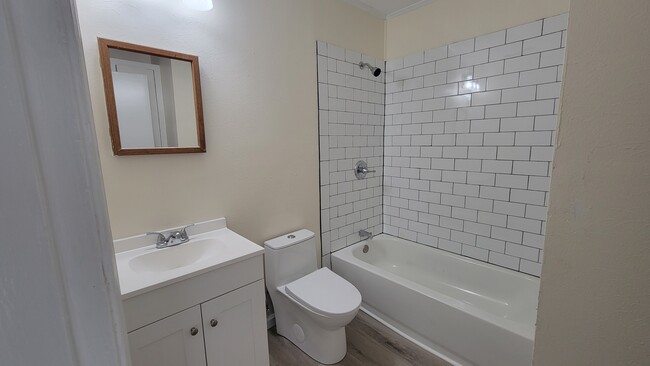 Photo - 609 W 75th St