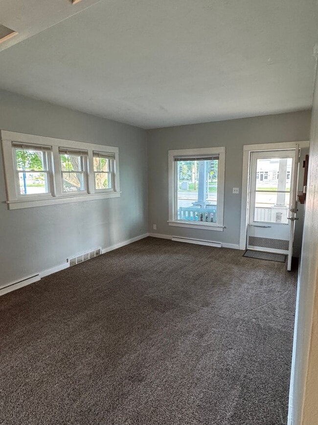 Building Photo - 1231 W College Ave Unit Lower Rental