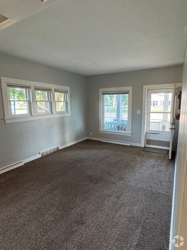 Building Photo - 1231 W College Ave Unit Lower Rental