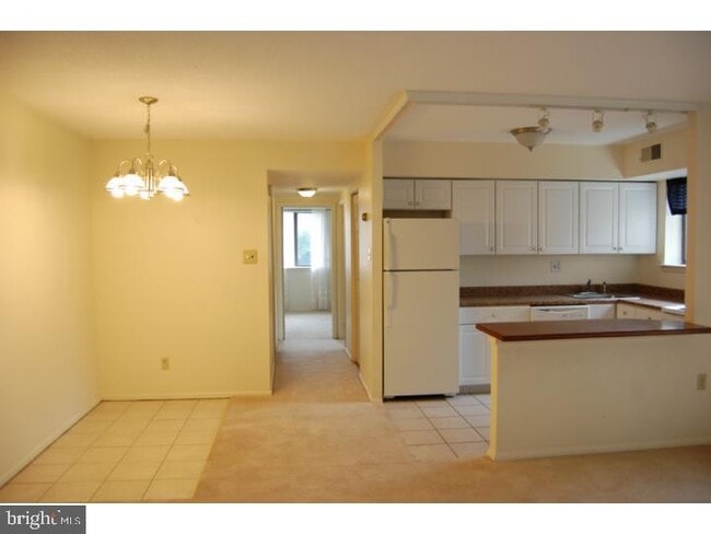 Photo - 1015 Valley Dr