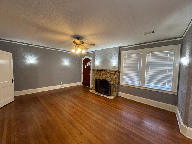 Photo - Lovely Cloverdale Idlewild Home