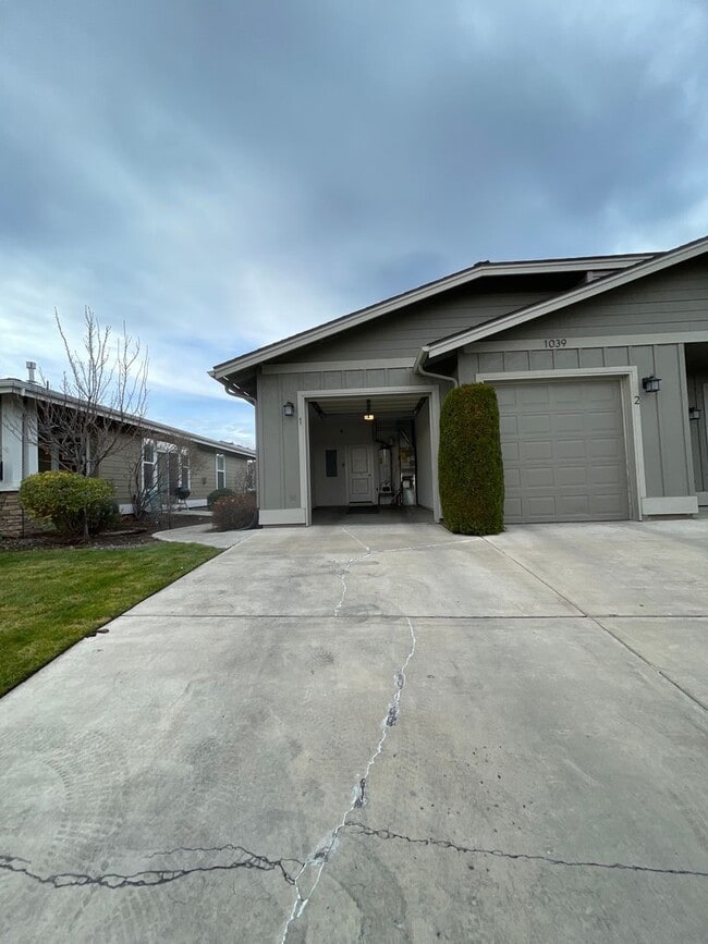 Photo - 1039 NE Watt Way